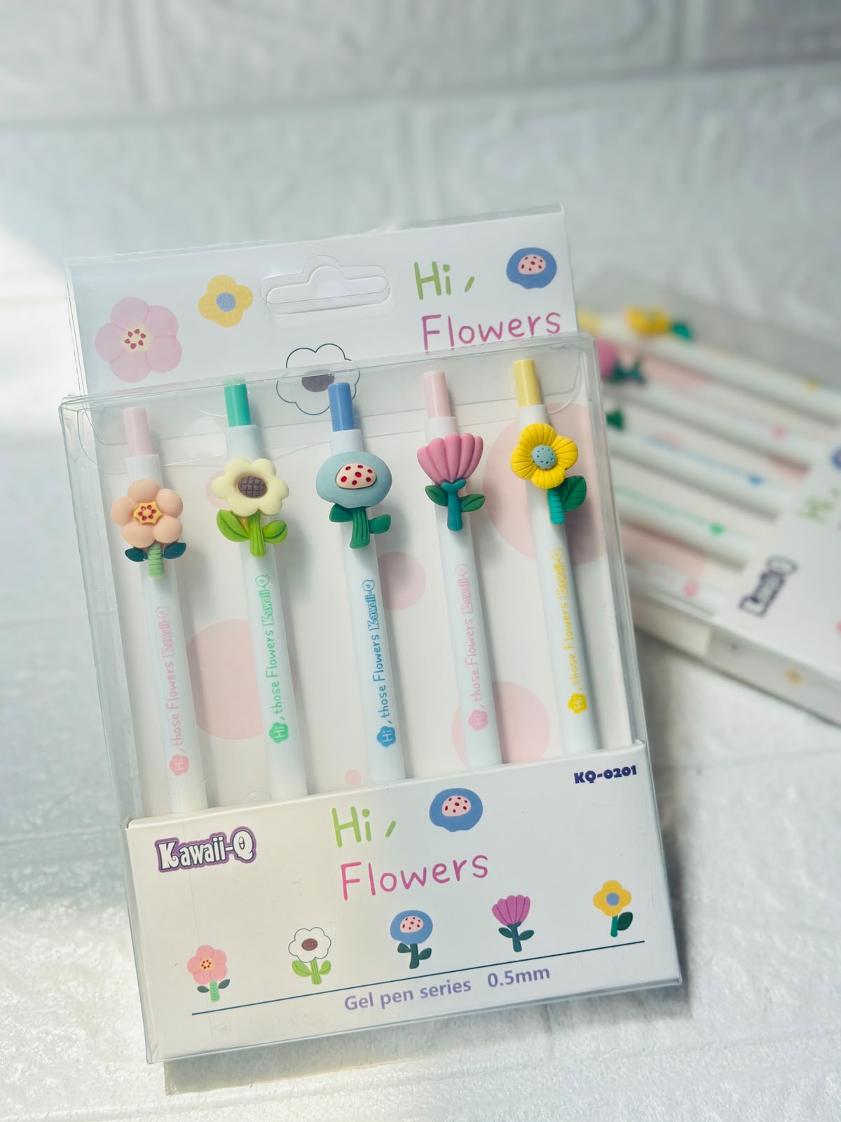 Miso station Kawaii-Q Hi Flowers gel pen set featuring five white pens with 3D silicone floral toppers and 0.5mm tips